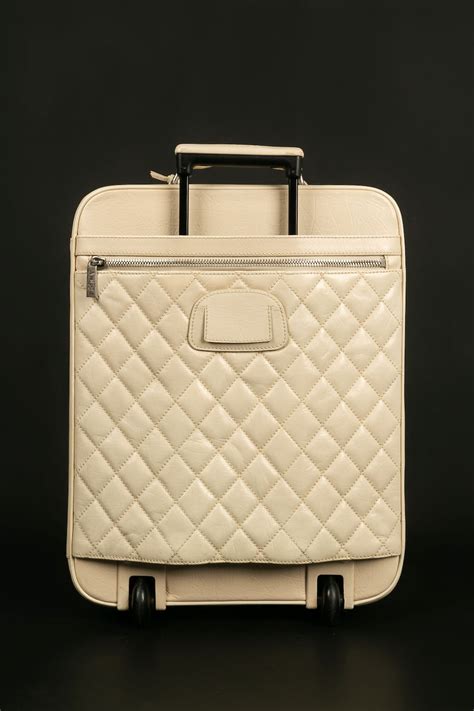 valise chanel prix|chanel purse price guide.